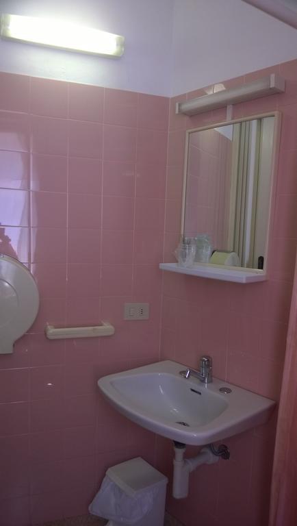 Bed Il Faro Bed and Breakfast Finale Ligure Habitación foto